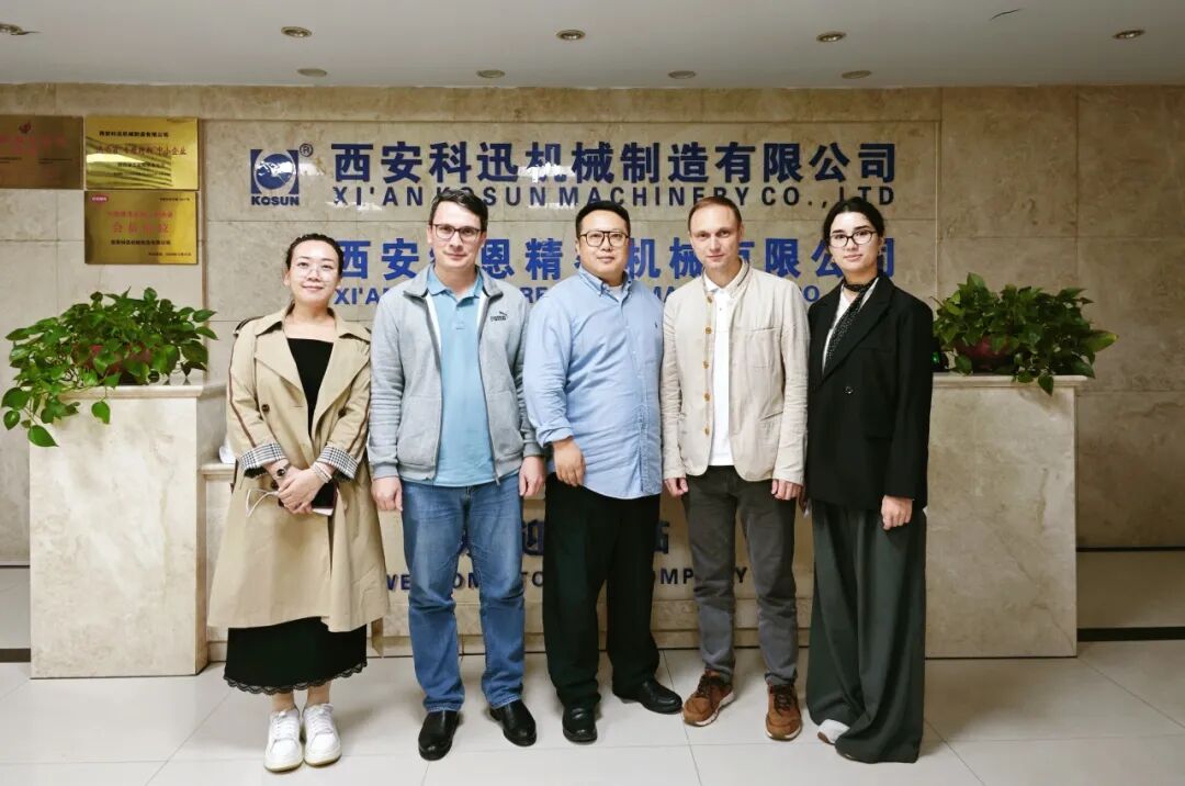 與會(huì)人員合影